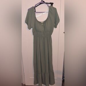 Elegant Green Women's Dress